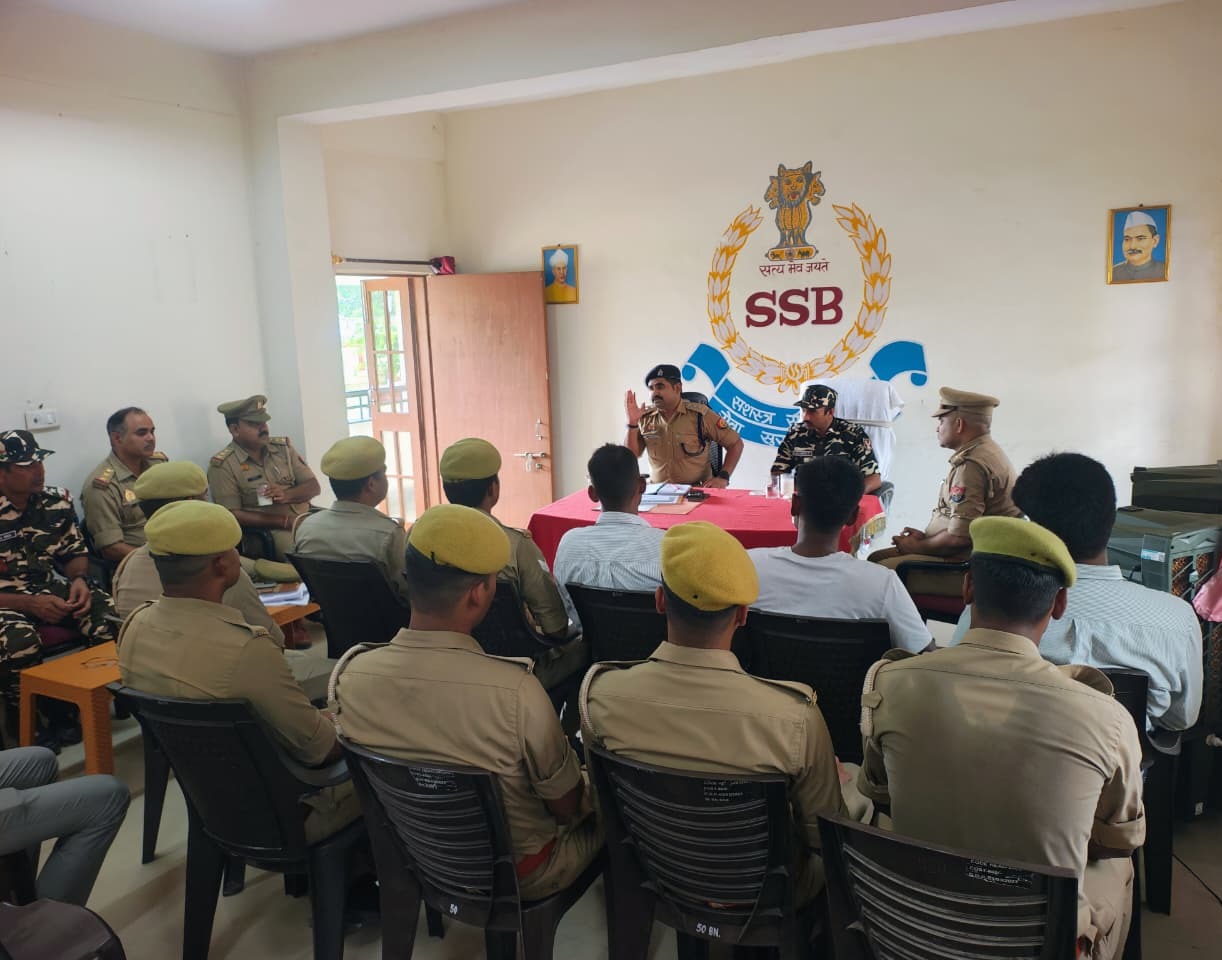 बढ़नी में नशे के अवैध कारोबार पर तेजतर्रार सीओ मयंक द्विवेदी सख्त, गोपनीय बैठक में लापरवाह पुलिसकर्मियों को दी कड़ी चेतावनी