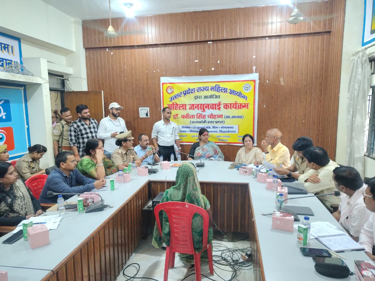 महिला आयोग अध्यक्ष डॉ. बबिता सिंह चौहान ने सिद्धार्थनगर में की जनसुनवाई, मेडिकल कॉलेज व जिला जेल का किया निरीक्षण