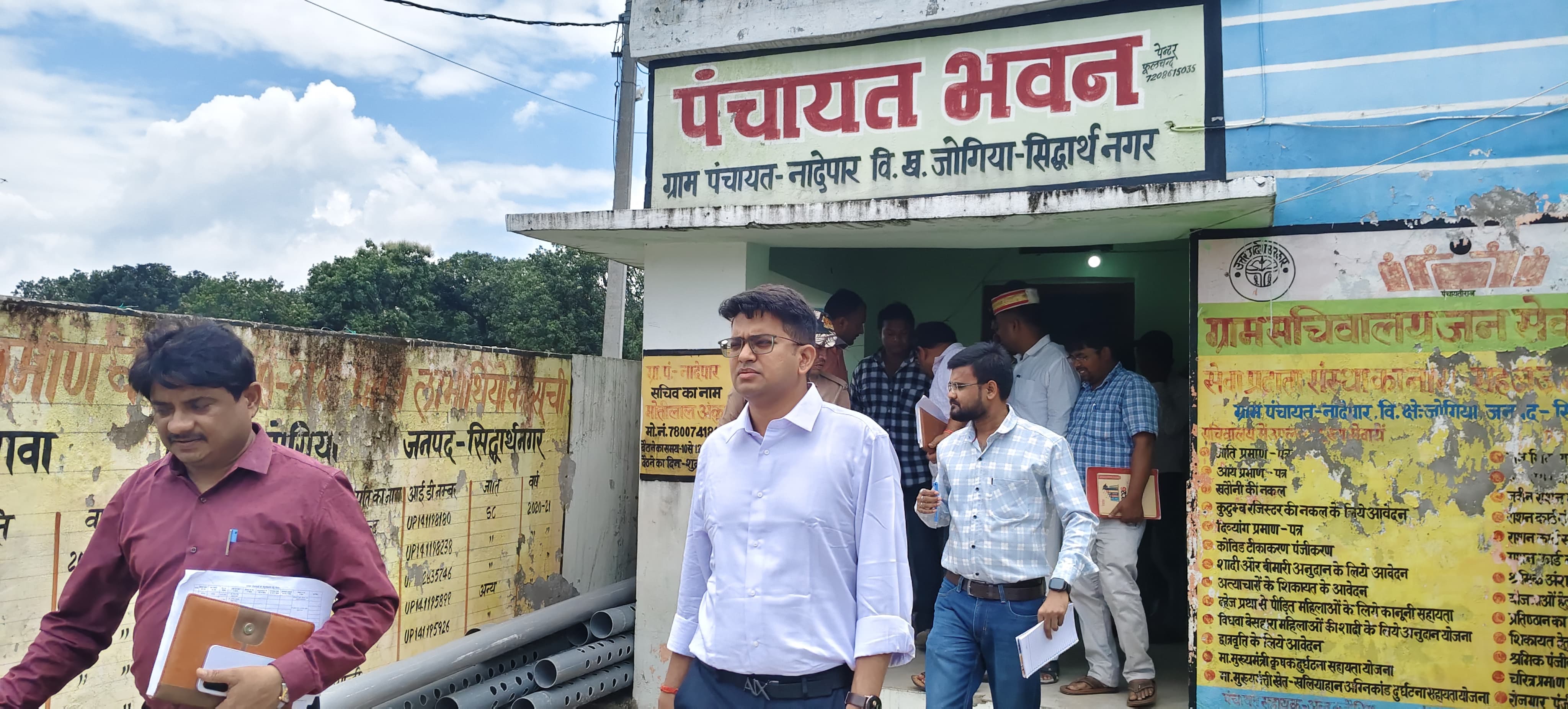 डीएम शिवशरणप्पा जी.एन. ने नादेपार पंचायत भवन का किया औचक निरीक्षण, जनसुविधाओं में लापरवाही पर दी सख्त हिदायत
