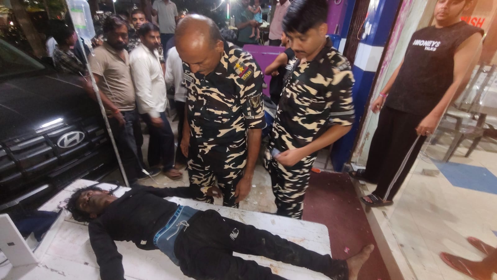 अगर 'फ़रिश्ते' न बनते SSB 50वीं वाहिनी के जवान तो हो जाती अनहोनी, अचेत पड़े तड़पते घायलों को पहुँचाया अस्पताल