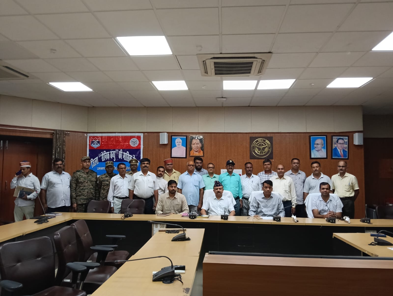 सिद्धार्थनगर में मुख्य विकास अधिकारी की अध्यक्षता में 'सैनिक बंधु' की बैठक संपन्न, पूर्व सैनिकों की समस्याओं का हुआ त्वरित निस्तारण