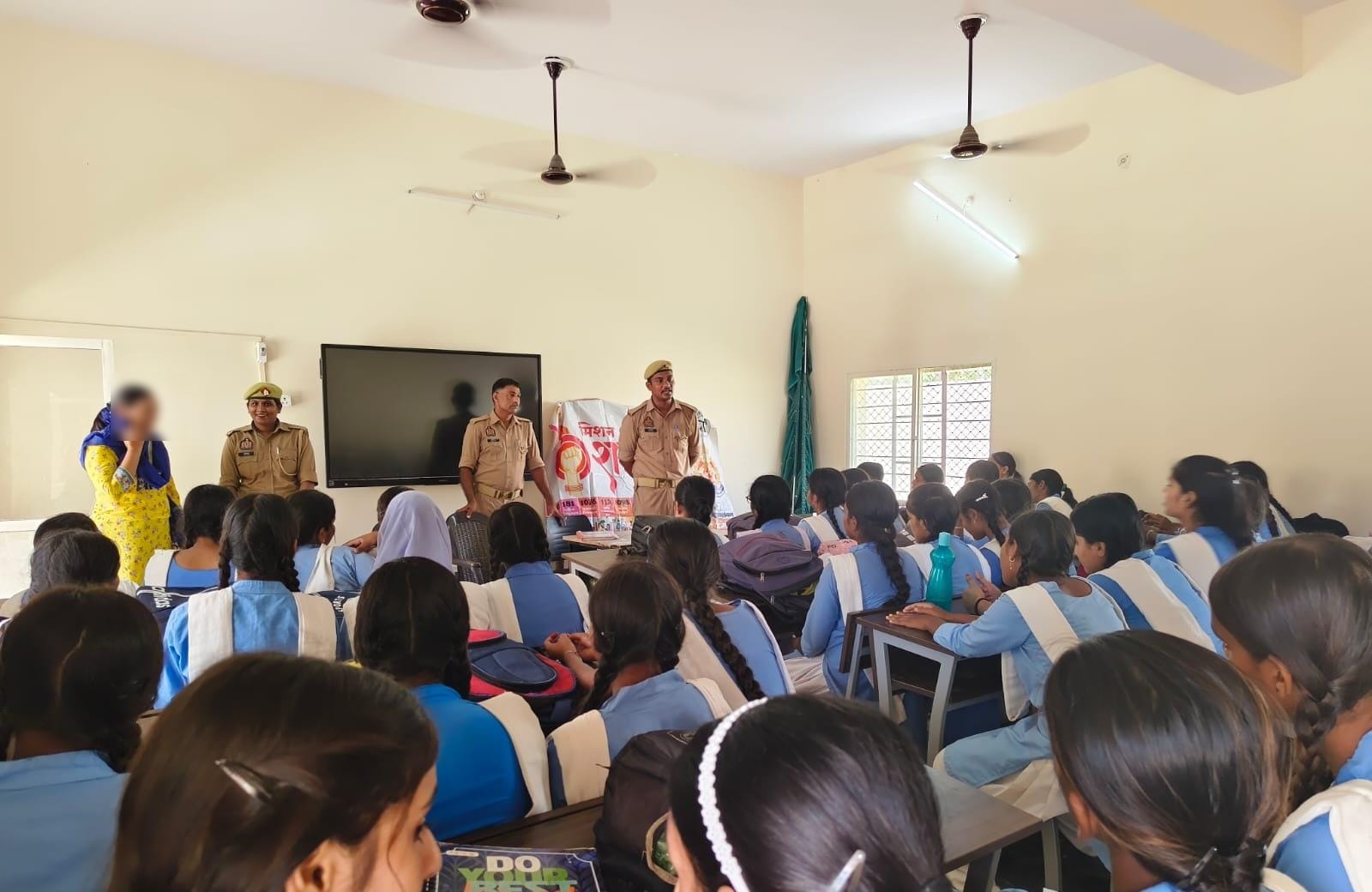 बहु-बेटी सम्मेलन में बालिकाओं को दिया सुरक्षा का मंत्र, साइबर ठगी और महिला अपराध से बचाव के बताए उपाय