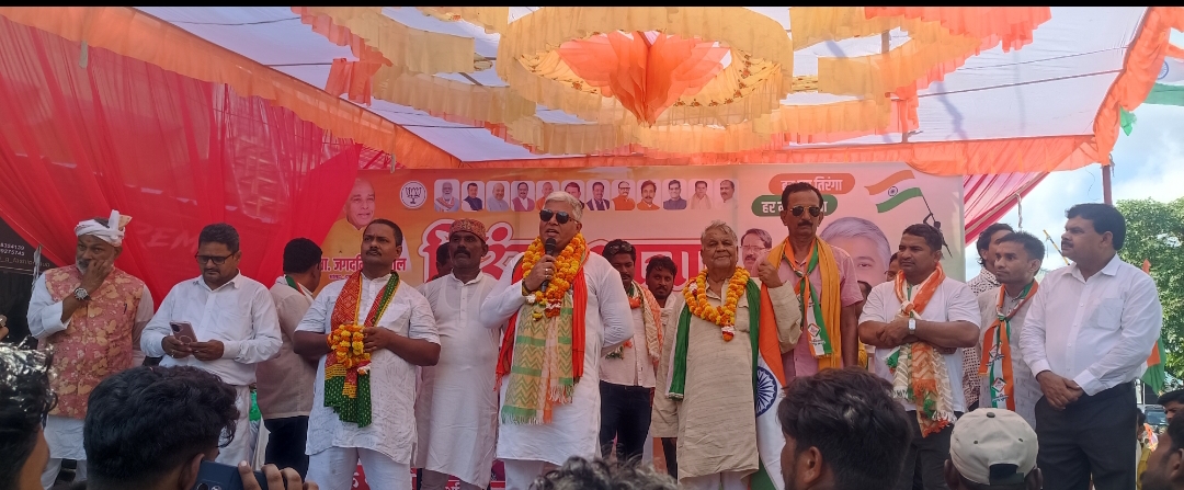 शोहरतगढ़ में युवा भाजपा नेता अभिषेक पाल के नेतृत्व में निकली भव्य तिरंगा यात्रा, भारत-नेपाल सीमा तक गूंजे देशभक्ति के नारे
