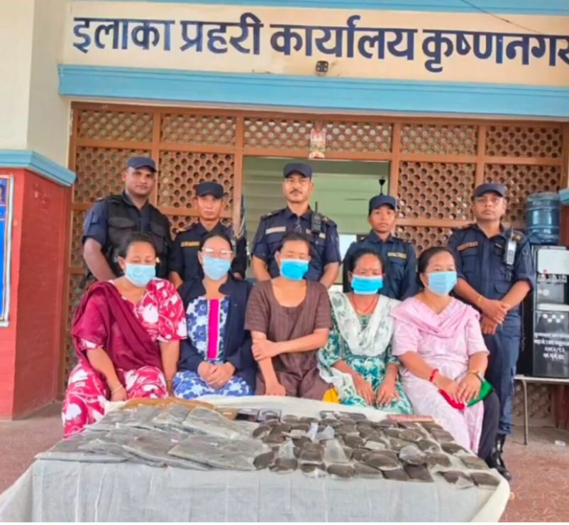 बढ़नी बॉर्डर के पास नेपाल में पकड़ी गई नशे की बड़ी खेप, 5.22 किलो चरस व 10 किलो अफीम के साथ 5 महिला तस्कर गिरफ्तार