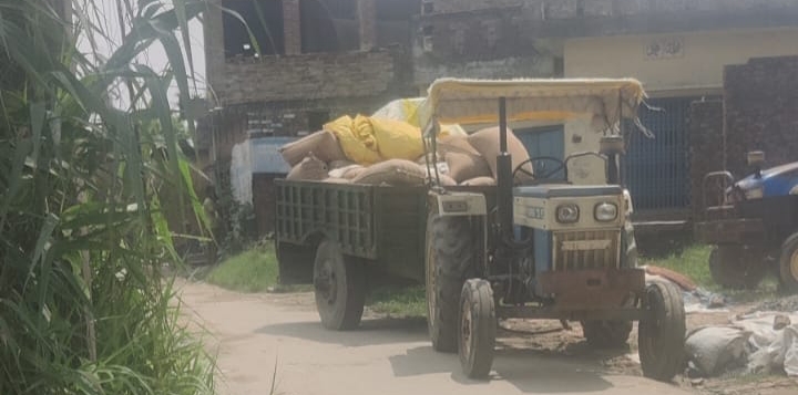 रेड़वरिया में फिर गरमाया सरकारी राशन का मामला: 146 क्विंटल गबन के मुकदमे के बाद खाद्यान्न लदी ट्रैक्टर-ट्रॉली बरामद, जांच जारी